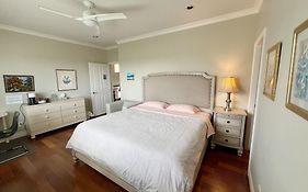 Lucky Room, A Comfortable Bedroom With Private Bathroom Close To Yvr Richmond